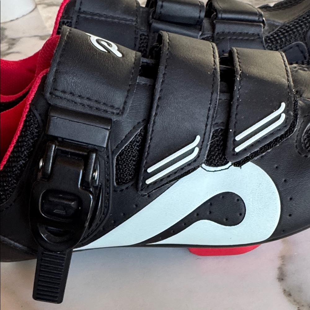 Peloton Black and Red Cycling Shoes - Picture 8 of 14